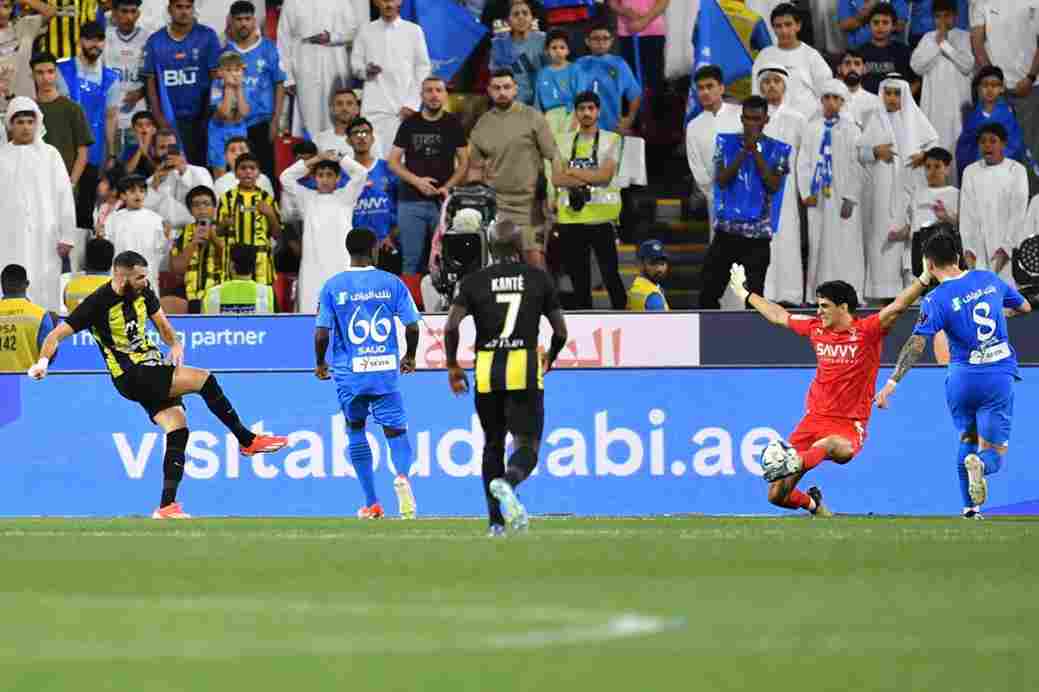 قمة منتظرة بين الهلال والاتحاد في الدوري السعودي