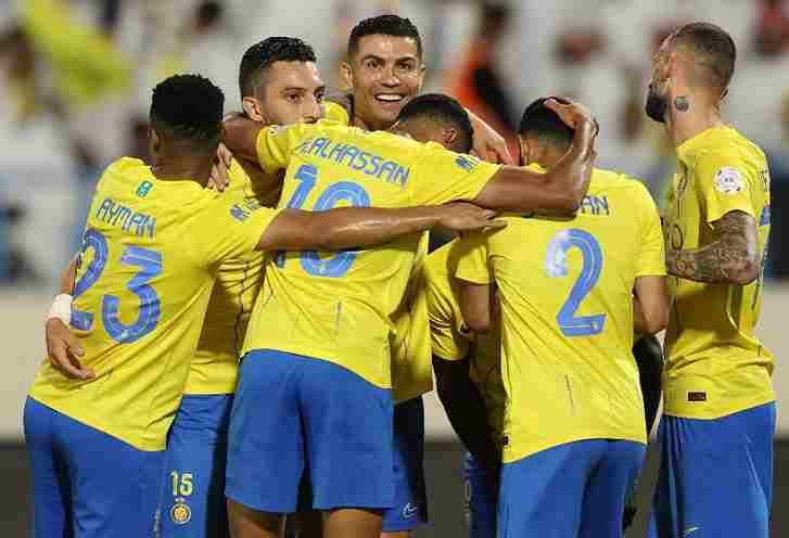 كلاسيكو سعودي مثير: النصر والأهلي يستعدان للمواجهة الحاسمة