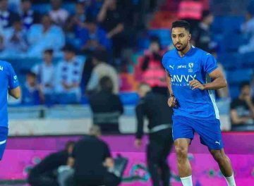 إصابة سالم الدوسري تثير قلق الهلال قبل كلاسيكو الأهلي