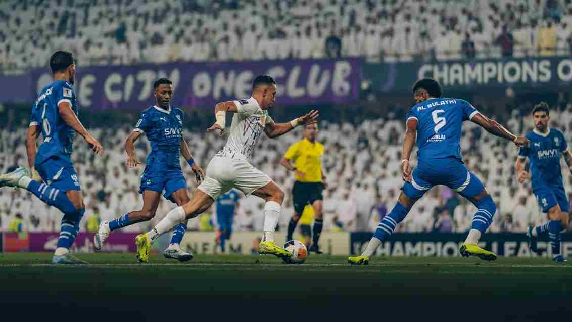 جدل تحكيمي في مباراة الهلال والعين