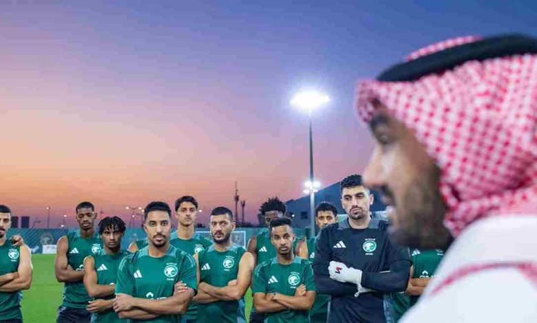 دعم وزير الرياضة للمنتخب قبل مواجهة البحرين