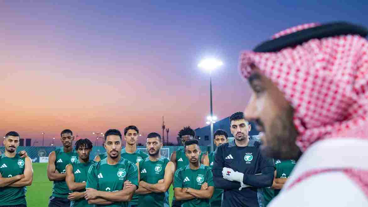 دعم وزير الرياضة للمنتخب قبل مواجهة البحرين